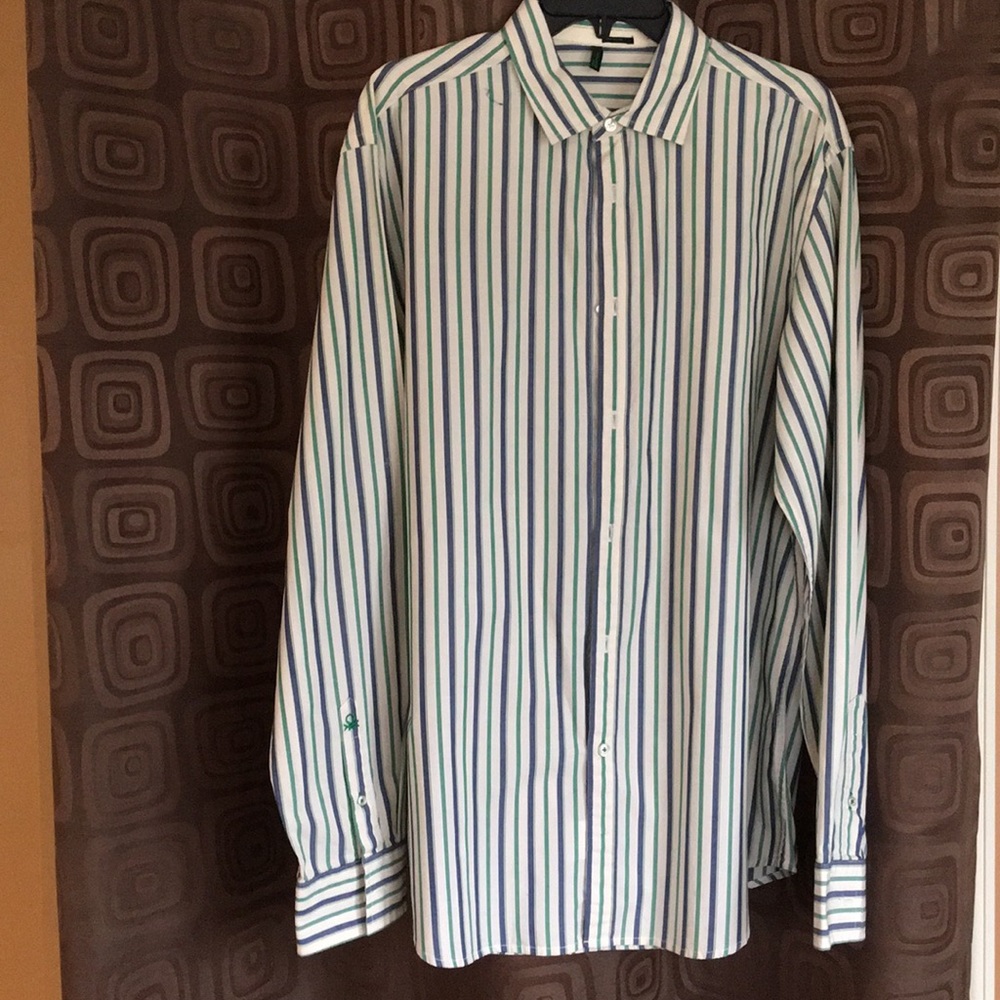 Men’s button down striped shirt by Stile Benetton. Size 2XL